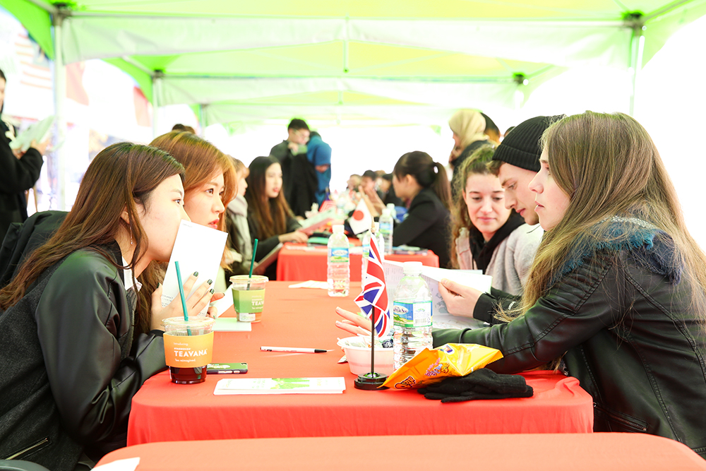 “해외 교환학생 가서 글로벌 역량 키워요!”